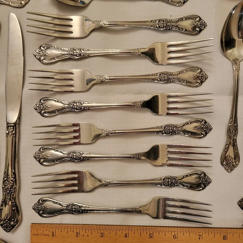 Oneida Distinction Deluxe HH 56pc Flatware Set Stainless Steel Floral Classic
